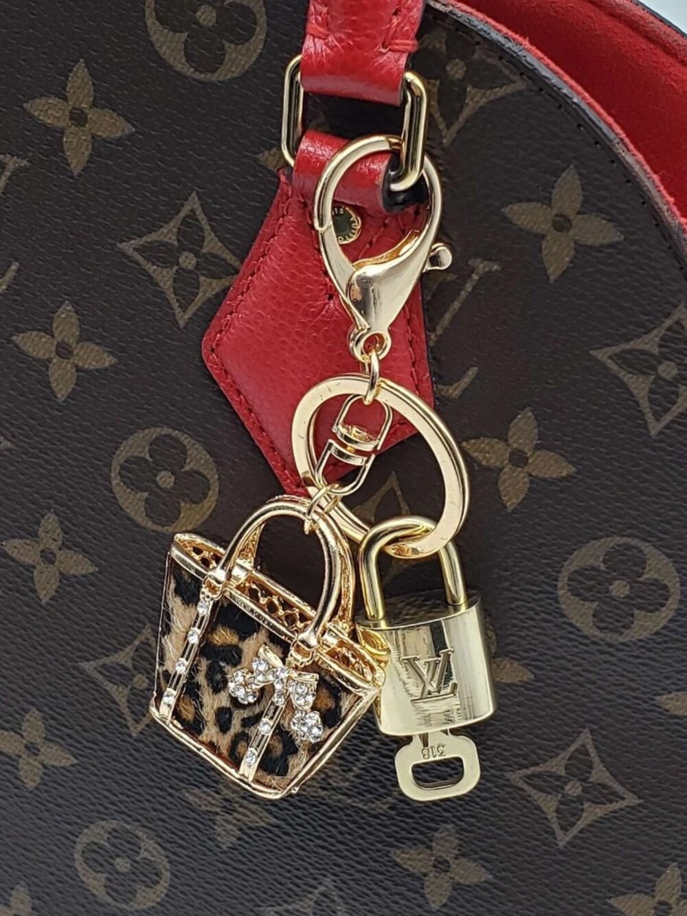 LV Gold Padlock 🔑 Authentic Louis Vuitton Charm + Unbranded Bag Keychain - Picture 4 of 8
